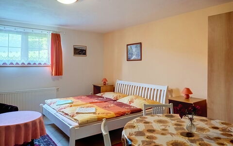 Sylva: Meubles, Chambre, Lit, Bois, Design Intérieur, Drap De Lit, Literie, Linge, Pièce, Cadre De Lit