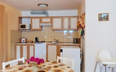 Sylva: Meubles, Design Intérieur, Bois, Sol, Sol, Pièce, Cuisine, Plafond, Chaise, Appartement