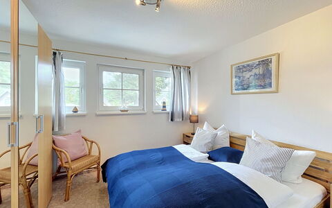 Hohe Kiefern: Meubles, Design Intérieur, Mur, Lit, Bois, Chambre, Sol, Sol, Plafond, Drap De Lit