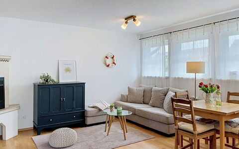 Hohe Kiefern: Meubles, Design Intérieur, Canapé, Sol, Mur, Sol, Bois, Plafond, Salon, Pièce