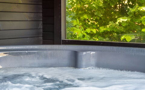 Elaina - 550M from the Sea: Baignoire, Luminaire Plomberie, Jacuzzi, Piscine, Salle De Bains