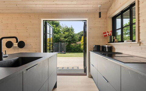 Elaina - 550M from the Sea: Cuisine, Bois, Comptoir, Sol, Appareil De Cuisine, Sol, Luminaire Plomberie, Évier, Robinet, Cabinetry