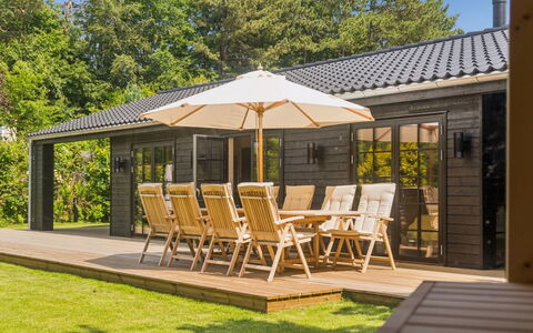 Elaina - 550M from the Sea: Bois, Mobilier De Jardin, Toit, Domicile, Chalet, Tableau De Plein Air, Plate-Forme, Jardin, Ombre, Dur