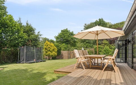 Elaina - 550M from the Sea: Jardin, Arbuste, Lot Terre, Mobilier De Jardin, Meubles, Plate-Forme, Parquet, Ombre, Dur