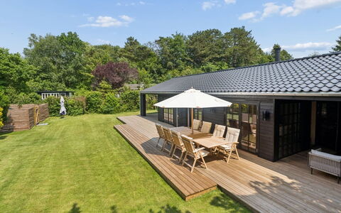 Elaina - 550M from the Sea: Toit, Domicile, Chalet, Porte, Plate-Forme, Biens, Jardin, Ferme, Porche, Ombre