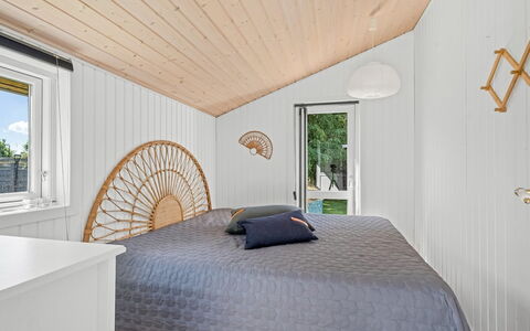 Gertraud - 600M from the Sea: Bois, Design Intérieur, Plafond, Chambre, Sol, Éclairage, Sol, Lit, Meubles, Cadre De Lit