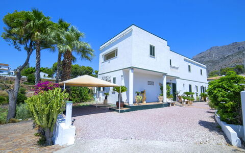 Castillo: Bâtiment, Zone Résidentielle, Maison, Domicile, Biens, Banlieue, Villa, Hacienda