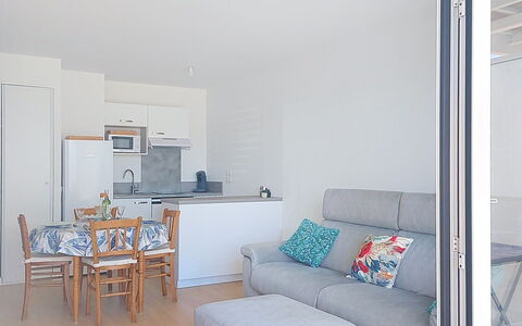 Coeur de Ville: Familiale, Appartement, Véhicule De Luxe, Mid-Taille Car, Parking, Sedan, Voiture Compacte, City Car