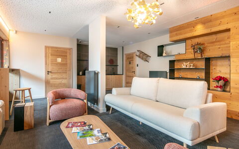Vaujany 125: Familiale, Appartement, Véhicule De Luxe, Mid-Taille Car, Parking, Sedan, Voiture Compacte, City Car
