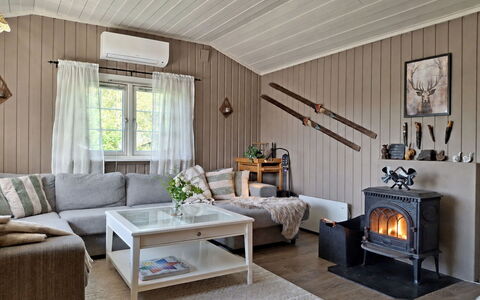 Hellebu: Meubles, Design Intérieur, Bois, Sol, Canapé, Plafond, Sol, Salon, Éclairage, Pièce
