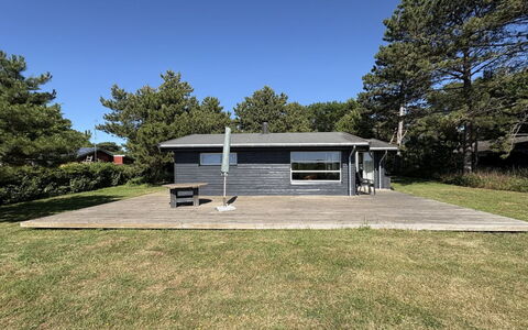 Vilmar - 450M from the Sea: Herbe, Maison, Domicile, Lot Terre, Chalet, Porte, Ombre, Siding, Batiments Jardin, Cour