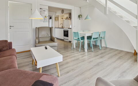Majvi - 2.3Km from the Sea: Sol, Meubles, Design Intérieur, Bois, Sol, Parquet, Plafond, Salon, Canapé, Table
