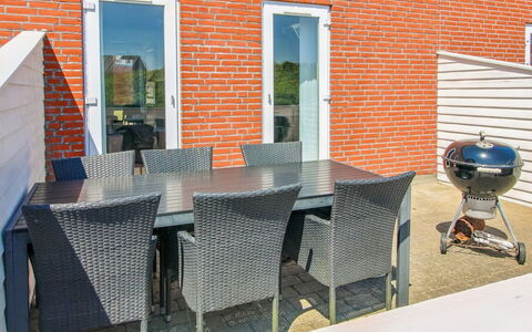 Majvi - 2.3Km from the Sea: Meubles, Chaise, Mobilier De Jardin, Table, Tableau De Plein Air, Table Cuisine Et Salle A Manger, Patio, Tache De Bois, Table Basse, Ombre