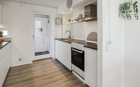 Majvi - 2.3Km from the Sea: Sol, Mur, Design Intérieur, Bois, Sol, Plafond, Appartement, Comptoir, Pièce, Principaux Appliance