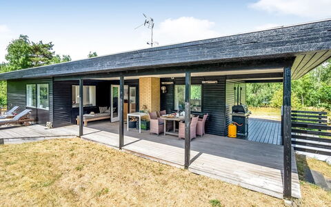 Tabetha - 800M from the Sea: Chalet, Ombre, Aménagement Paysager, Porche, Dur, Siding, Ferme, Batiments Jardin, Structure En Plein Air, Planche