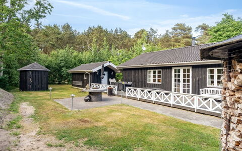 Alivia - 500M from the Sea: Maison, Chalet, Domicile, Toit, Batiments Jardin, Biens, Cour, Siding, Arrière-Cour, Jardin
