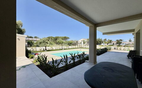 Villa Marzia - Augusta: Architecture, Zone Résidentielle, Domicile, Composite, Biens, Béton, Ombre, Jardin, Dalle, Aménagement Paysager
