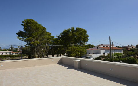 Villa Marzia - Augusta: Sol, Composite, Ombre, Béton, Tuile, Dalle, Daylighting, Balcon