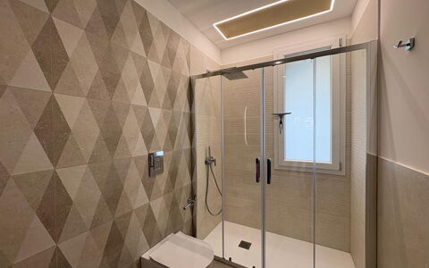 Villa Marzia - Augusta: Sol, Sol, Mur, Design Intérieur, Bois, Plafond, Luminaire Plomberie, Tuile, Salle De Bains, Marron