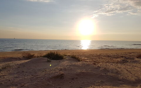 Le Vele della Contea: Ciel, Horizon, Plage, Plan D'Eau, Ressources En Eau, Environnement Naturel, Soleil, Côte, Mer