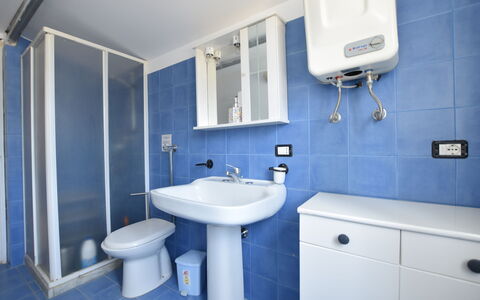 Le Vele della Contea: Sol, Sol, Luminaire Plomberie, Design Intérieur, Pièce, Évier, Plomberie, Robinet, Salle De Bains, Lavabo