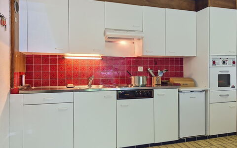 Le Mayen D'Ovronnaz: Cuisine, Appareil De Cuisine, Comptoir, Principaux Appliance, Evier, Cabinetry, Sol, Évier, Design Intérieur, Luminaire Plomberie