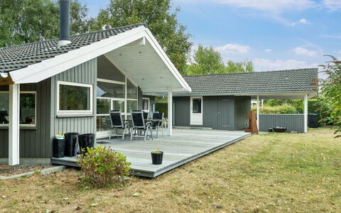 Veljan - 300M from the Sea: Maison, Domicile, Toit, Chalet, Porte, Siding, Porche, Biens, Ombre, Batiments Jardin
