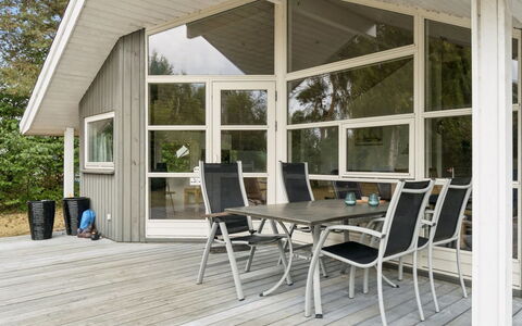 Veljan - 300M from the Sea: Bois, Porche, Chalet, Plate-Forme, Plafond, Dur, Ombre, Siding, Planche, Biens
