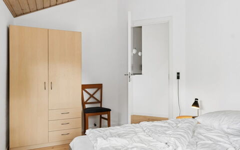 Veljan - 300M from the Sea: Meubles, Design Intérieur, Mur, Sol, Bois, Sol, Chambre, Lit, Plafond, Parquet