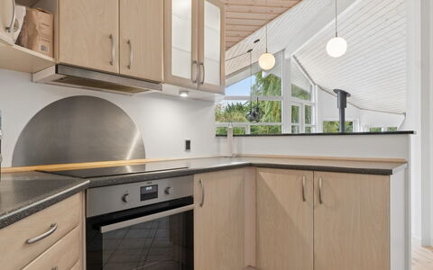 Veljan - 300M from the Sea: Design Intérieur, Sol, Bois, Cuisine, Plafond, Luminaire, Comptoir, Éclairage, Sol, Meubles