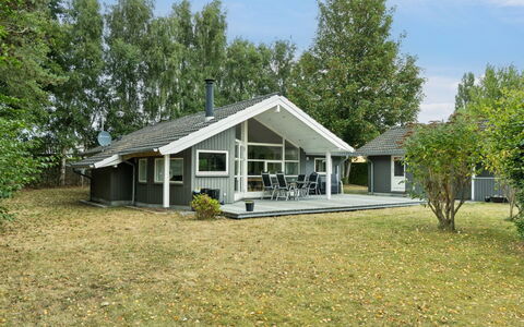 Veljan - 300M from the Sea: Maison, Toit, Domicile, Chalet, Arbuste, Couverture De Sol, Biens, Ferme, Siding, Batiments Jardin