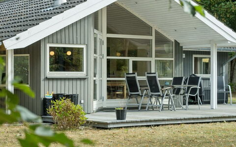 Veljan - 300M from the Sea: Maison, Toit, Domicile, Chalet, Arbuste, Couverture De Sol, Biens, Ferme, Siding, Batiments Jardin