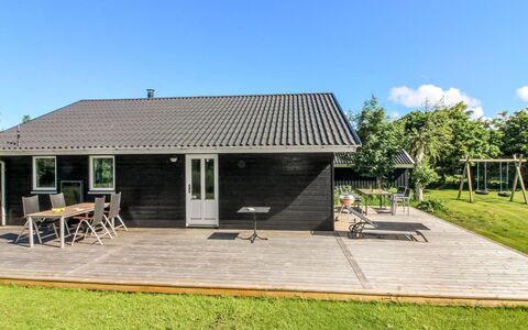 Ruka - 600M from the Sea: Bois, Domicile, Meubles, Plafond, Chalet, Salon, Dur, Chaise, Parquet