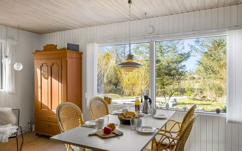 Ruka - 600M from the Sea: Meubles, Design Intérieur, Bois, Sol, Plafond, Chaise, Table, Salle À Manger, Éclairage, Luminaire