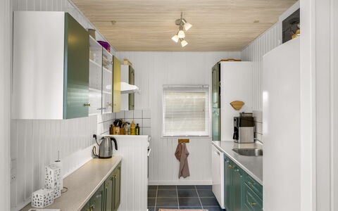 Ruka - 600M from the Sea: Cuisine, Design Intérieur, Comptoir, Appareil De Cuisine, Principaux Appliance, Sol, Plafond, Bois, Luminaire, Cabinetry