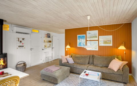 Ruka - 600M from the Sea: Design Intérieur, Meubles, Mur, Sol, Canapé, Bois, Plafond, Sol, Pièce, Salon