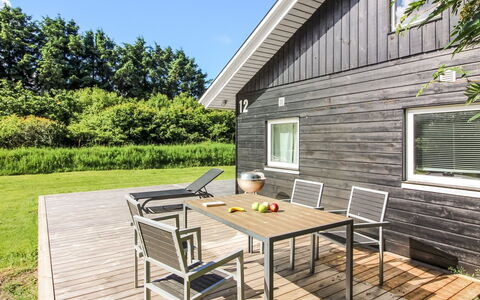 Ruka - 600M from the Sea: Bois, Mobilier De Jardin, Meubles, Porche, Plate-Forme, Planche, Dur, Tableau De Plein Air, Chaise, Siding
