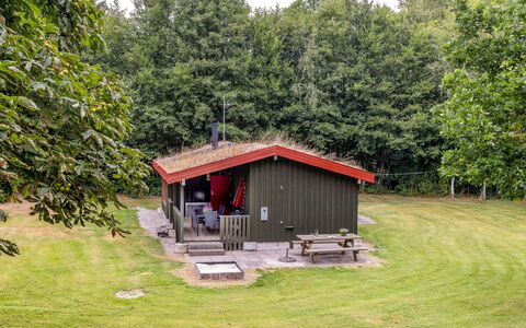 Arleta - 2Km from the Sea: Toit, Maison, Lot Terre, Domicile, Chalet, Biens, Batiments Jardin, Ombre, Cabane En Rondins, Aménagement Paysager