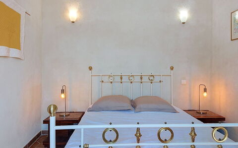 Casa Memmi Mouriès: Mur, Sol, Design Intérieur, Sol, Plafond, Chambre, Meubles, Lit, Éclairage, Pièce