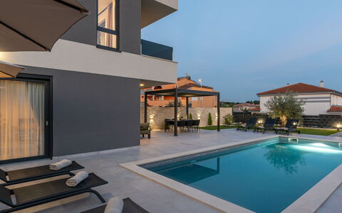 Villa Angelus: Appartement, Condominium, Usage Mixte, Hôtel, Balcon