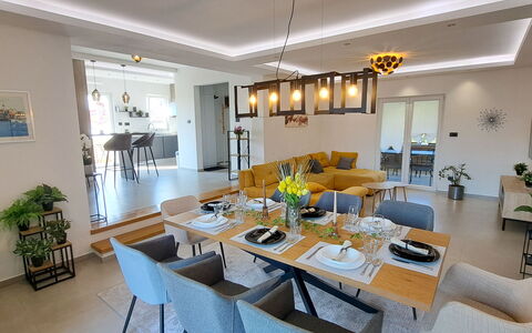 Nona: Meubles, Design Intérieur, Sol, Bois, Chaise, Salle À Manger, Table Cuisine Et Salle A Manger, Table, Plafond, Sol