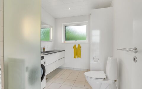 Apsolon - 100M from the Sea: Sol, Sol, Design Intérieur, Luminaire Plomberie, Plafond, Pièce, Toilette, Plomberie, Domicile, Salle De Bains