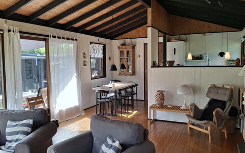 Thorunn - 250M from the Sea: Meubles, Design Intérieur, Bois, Plafond, Sol, Sol, Chaise, Table, Éclairage, Pièce