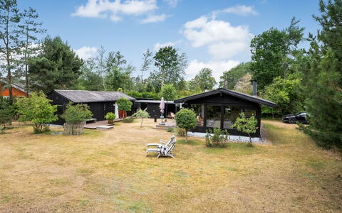 Thorunn - 250M from the Sea: Arbuste, Maison, Domicile, Toit, Jardin, Lot Terre, Chalet, Zone Rurale, Couverture De Sol