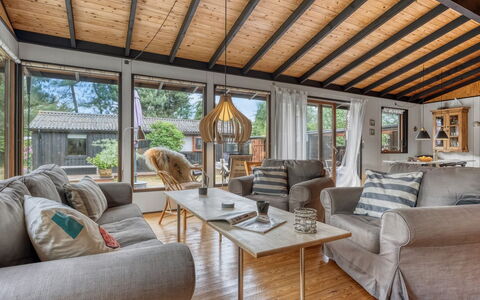 Thorunn - 250M from the Sea: Meubles, Bois, Design Intérieur, Canapé, Plafond, Sol, Sol, Salon, Domicile, Dur