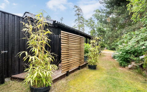 Thorunn - 250M from the Sea: Bois, Chalet, Jardin, Batiments Jardin, Siding, Ombre, Arrière-Cour, Dur, Eco Hôtel, Structure En Plein Air