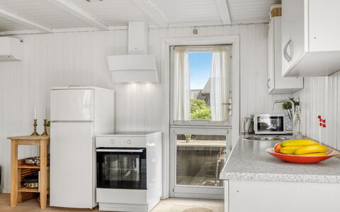 Melita - 300M from the Sea: Principaux Appliance, Appareil De Cuisine, Bois, Sol, Cuisine, Sol, Design Intérieur, Électroménager, Comptoir, Domicile