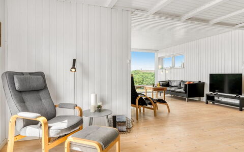 Melita - 300M from the Sea: Bois, Meubles, Sol, Sol, Design Intérieur, Plafond, Parquet, Salon, Pièce, Chaise