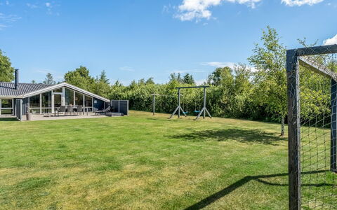 Esalina - 800M from the Sea: Herbe, Lot Terre, Couverture De Sol, Ombre, Pelouse, Biens, Prairie, Jardin, Aménagement Paysager, Cour