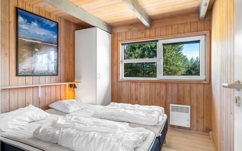Gertrud - 800M from the Sea: Bois, Porte, Dur, Planche, Tache De Bois, Chambre, Cabane En Rondins, Cadre De Lit, Literie, Lit